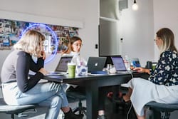 Confier l'expansion de votre entreprise en ligne à une agence media