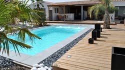 La piscine coque polyester : la solution idéale pour aménager son jardin sans contraintes