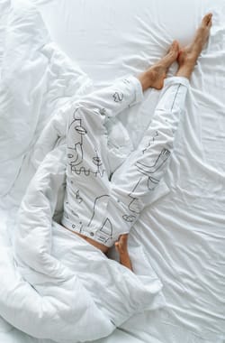Bien dormir commence par bien s'habiller pour la nuit