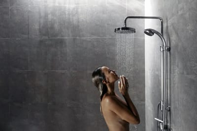 Une maison intelligente, tout comme la salle de bains