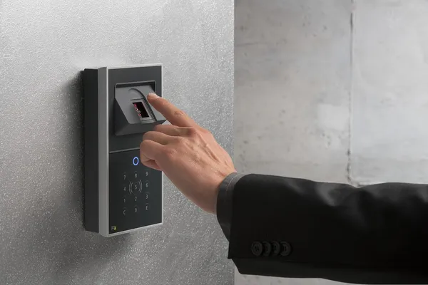 Pourquoi installer une alarme maison en 2025 n’est plus une option, mais une évidence
